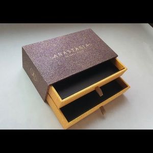 Anastasia Beverly Hill Make Up Box